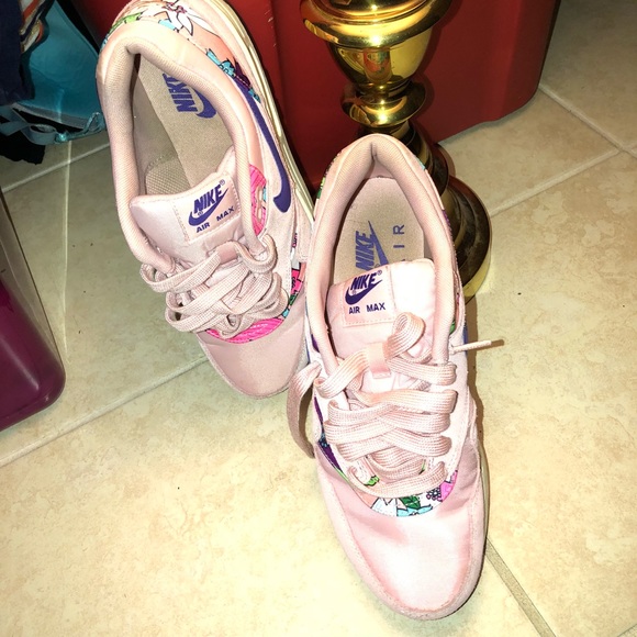 Nike - Picture 2 of 5